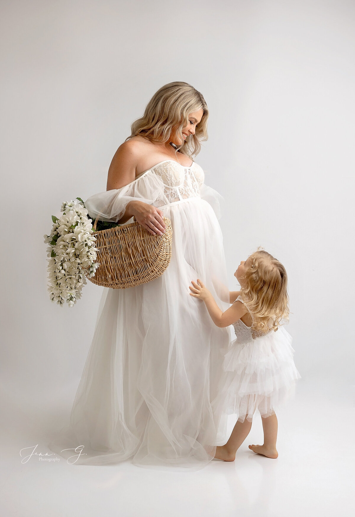 Vancouver Photographer Captures a photo of a mother posing with her child