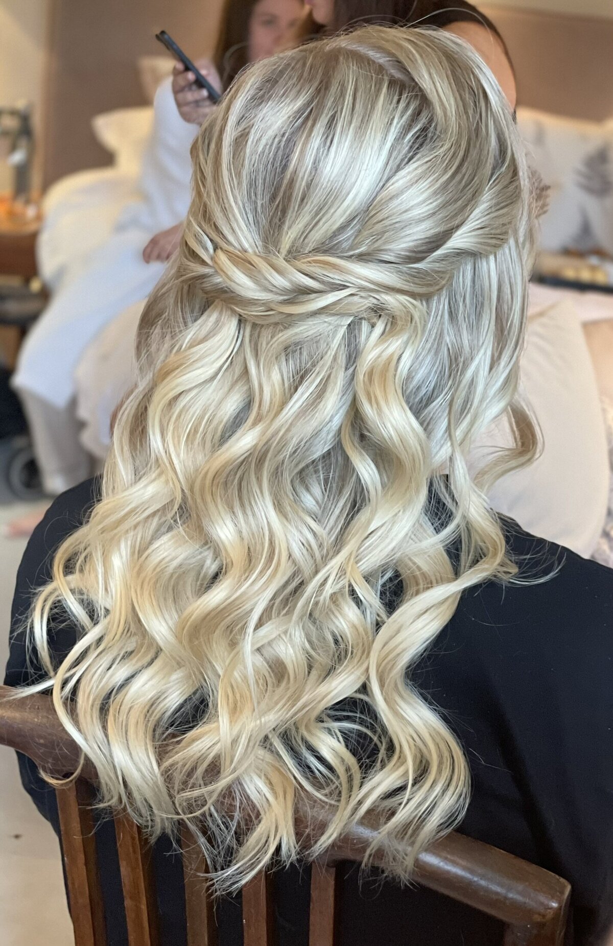 bridesmaid-hairstyle-curled