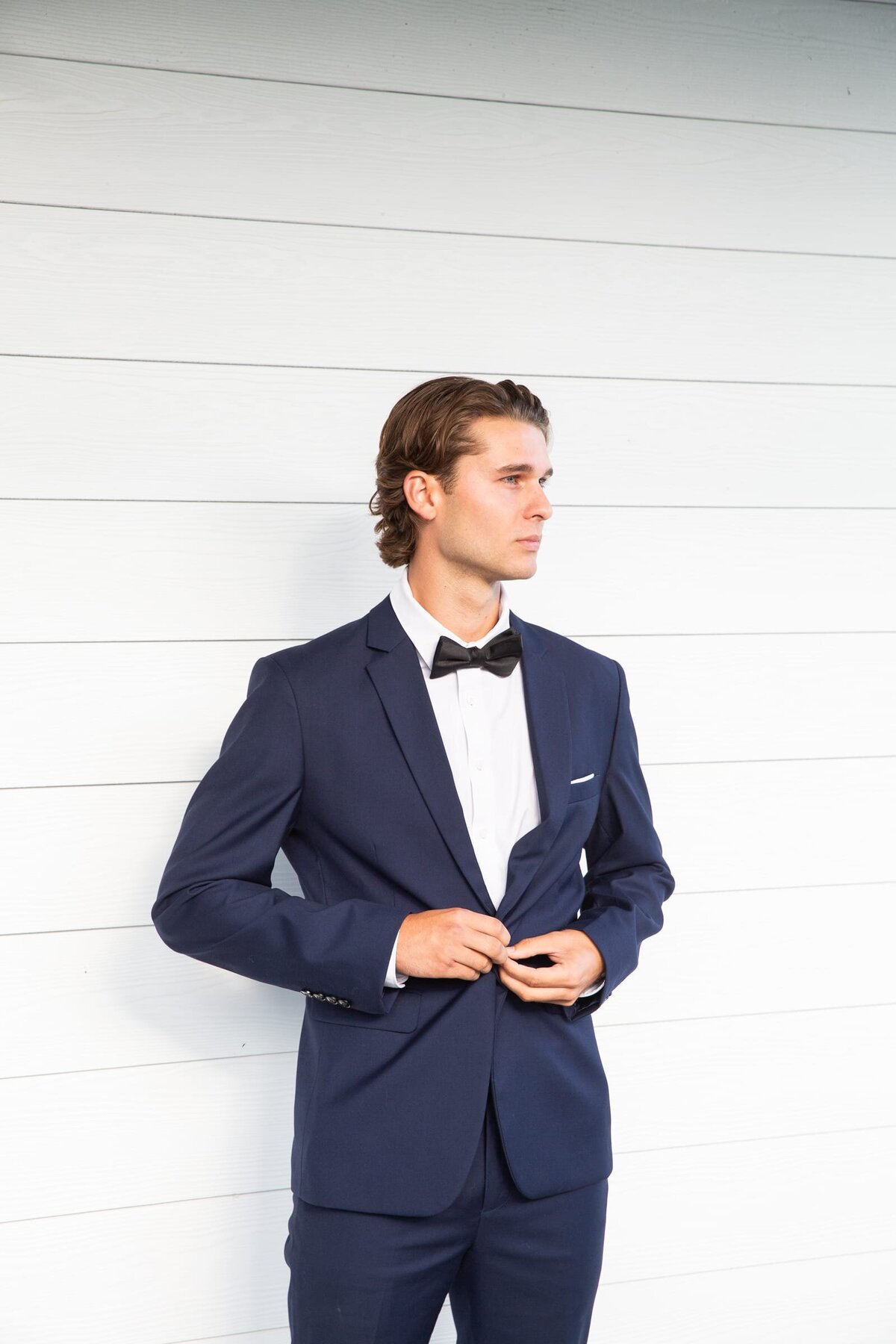 groom-navy-suit