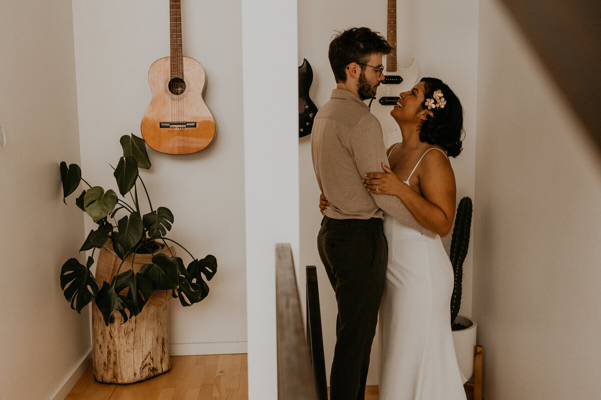 bride and groom in modern apartment before their wedding