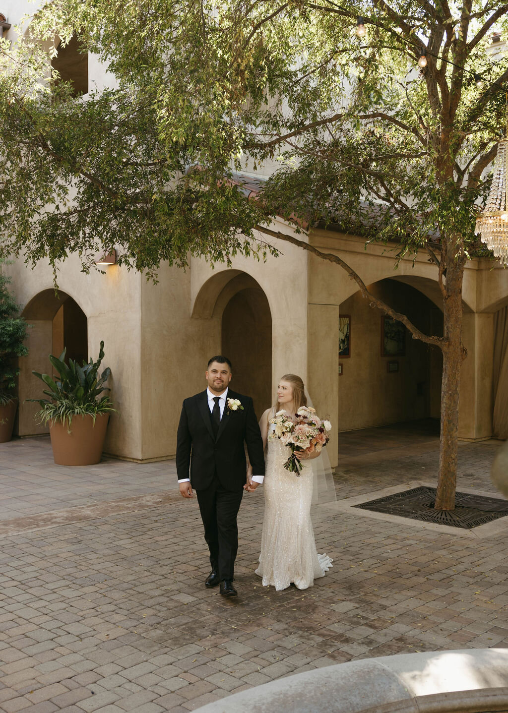 pretty-palm-leaf-event-co-molly-and-rodrigo-wedding-in-serra-plaza-14