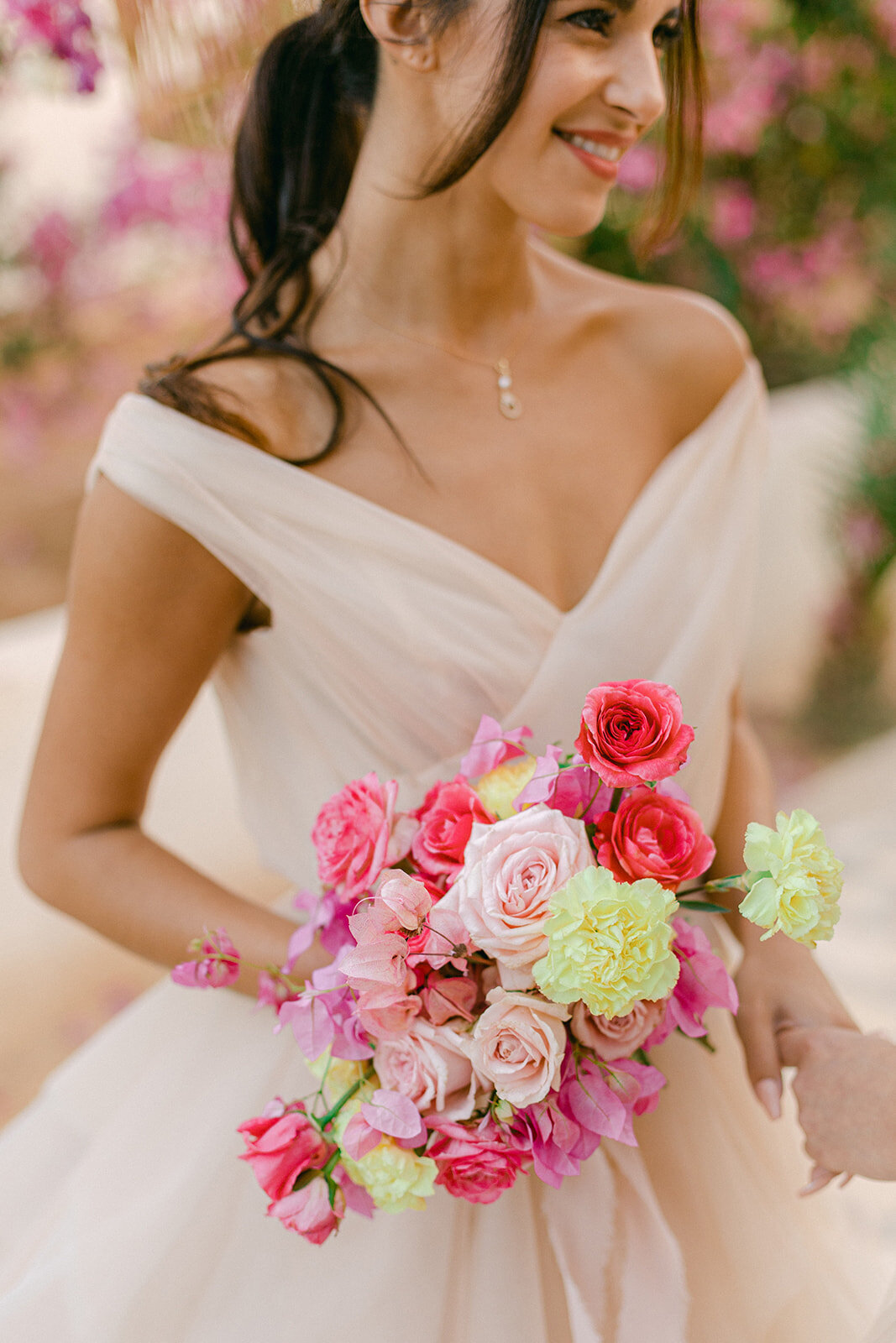 Destination wedding inspired by pink bougainvilleas at Dar Oomi Djerba Veronique lorre direction artistic floral designer Thomas Audiffren12