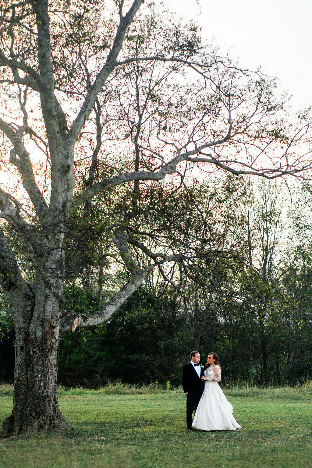 22.elegant-barn-wedding-greenery-gold-modern-vintage-events-southall-meadows