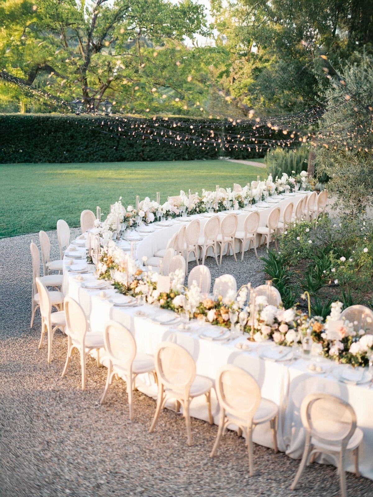 Curved table design, for Ombroneta wedding in Tuscany