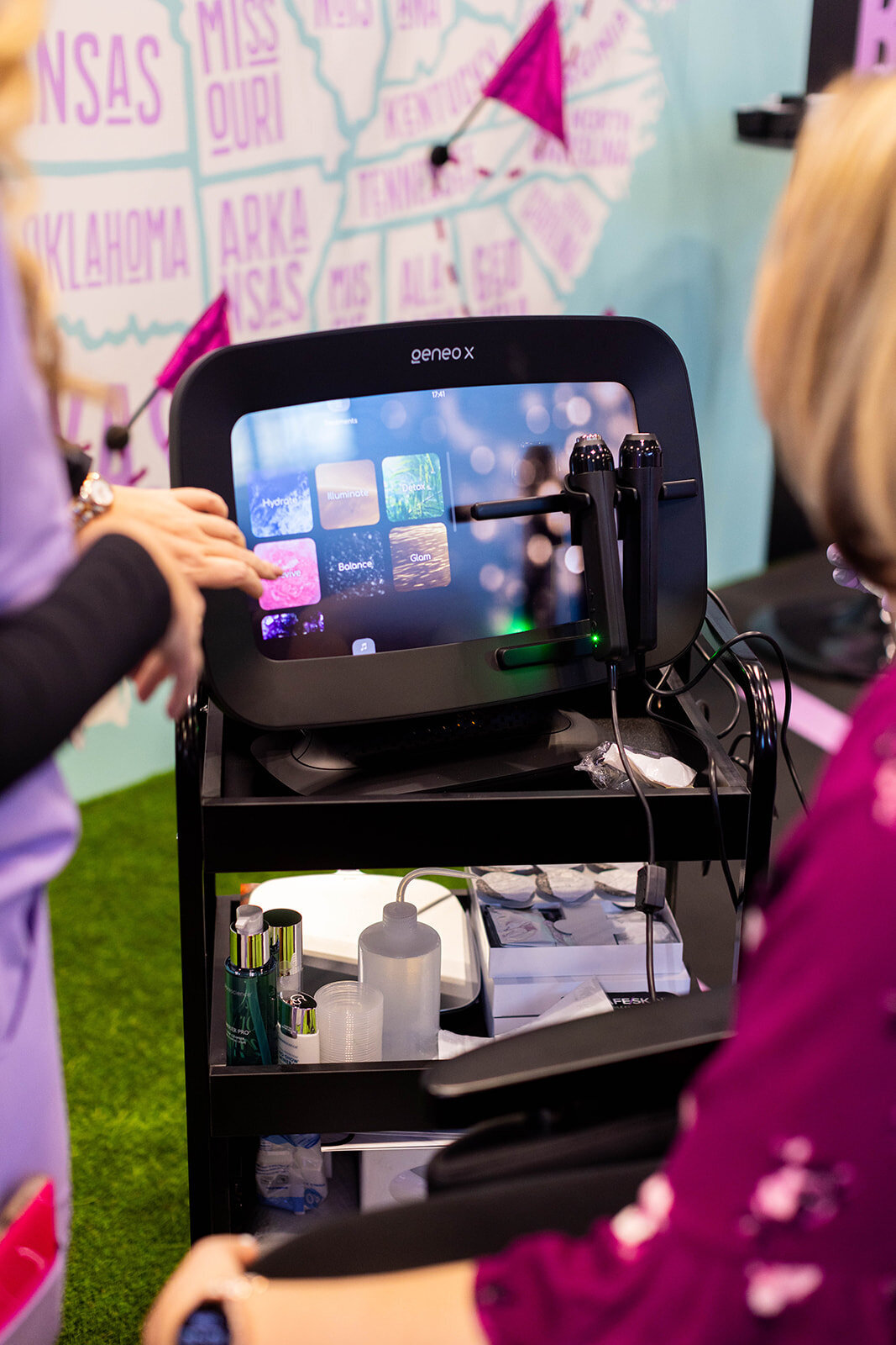 javitz-center-branding-glofacial-72_websize