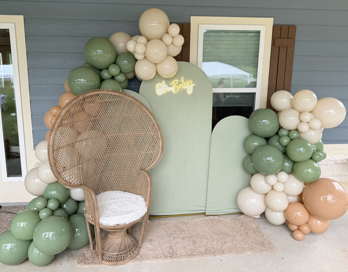 gender neutral baby shower balloon decor Stand Out Balloons