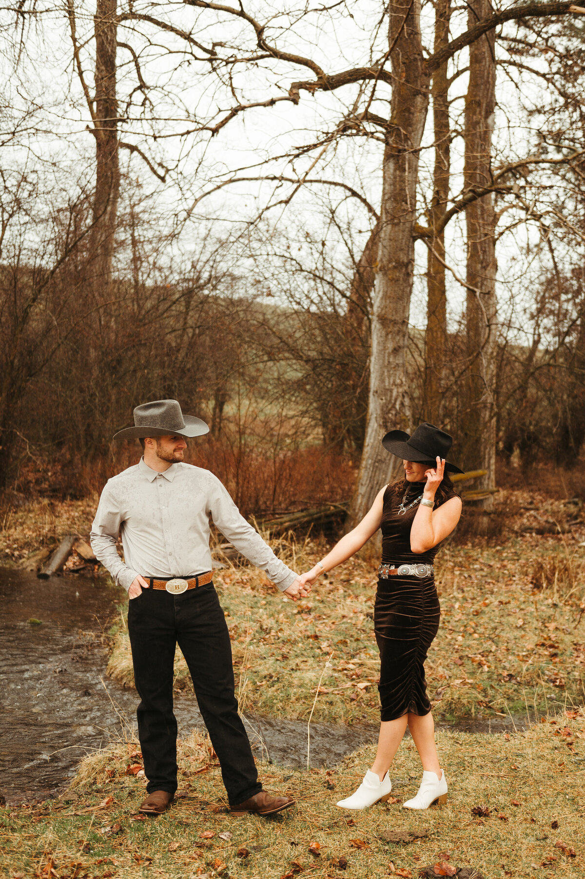 presley-gray-photo-montana-western-style-engagement-4326