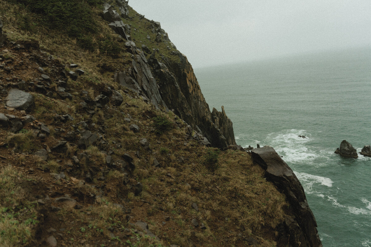 elopement oregon cliff - lizarrietaphotography-30