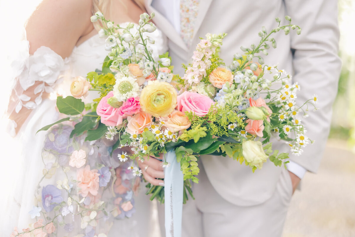 Sneak Peeks Creekside at Colliers End May Wedding | Lauren Elliott Photography | Emily & Kyle Anderson -122