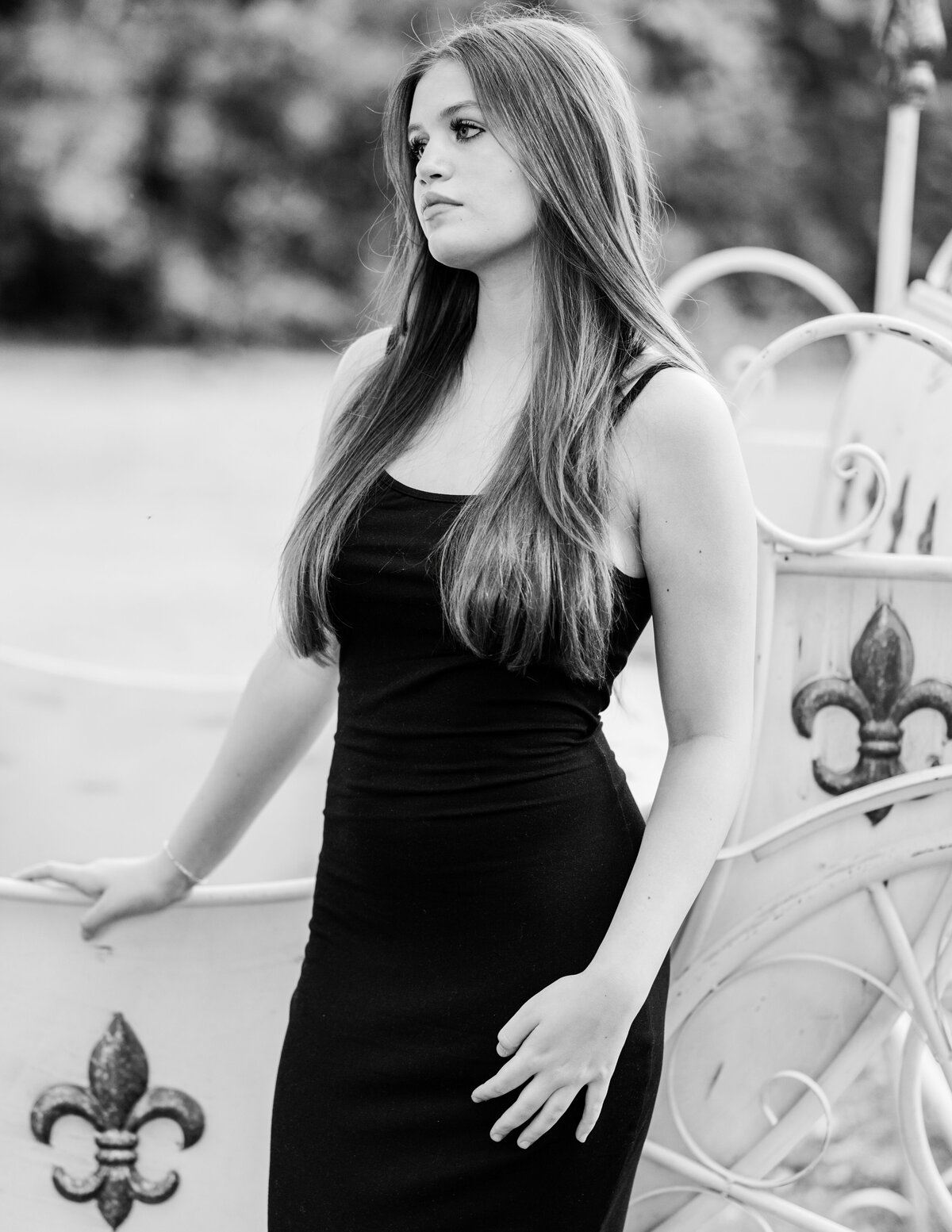 Lovely black & white outdoor images of teen by Photography by LV Hughes. Serving Bainbridge, Tallahassee, & surrounding areas. 