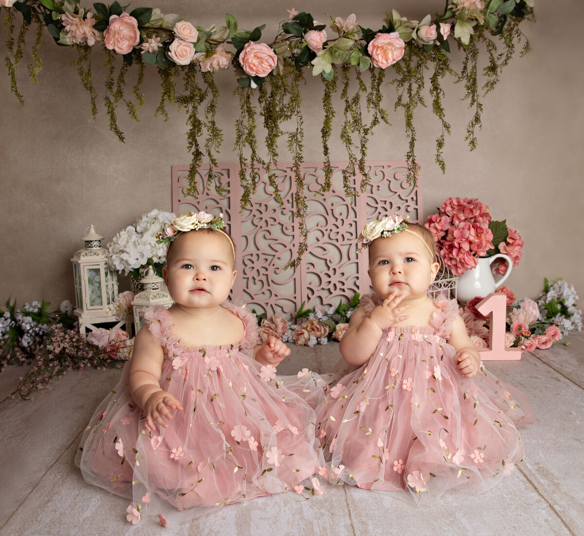 mommytudiofamilybirthdaynewbornboyamilynewborngirlfirstbirthdayportraiturephotographystudioportraitsnewborngirlboyfamilyEvaMaganaPhotographychildphotographer (5 of 7)