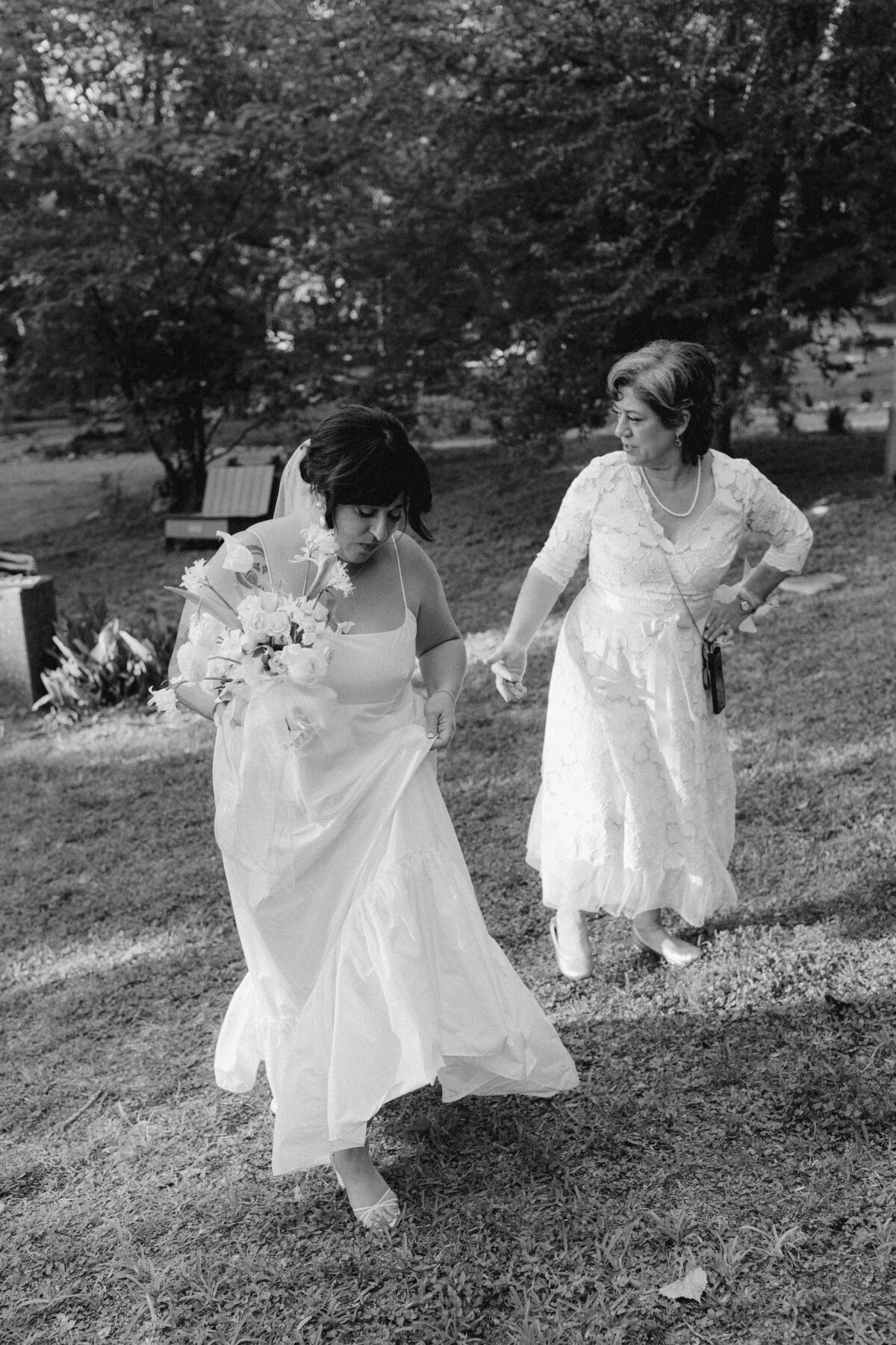 Bride walking along grass at Umlauf Sculpture Garden, Austin