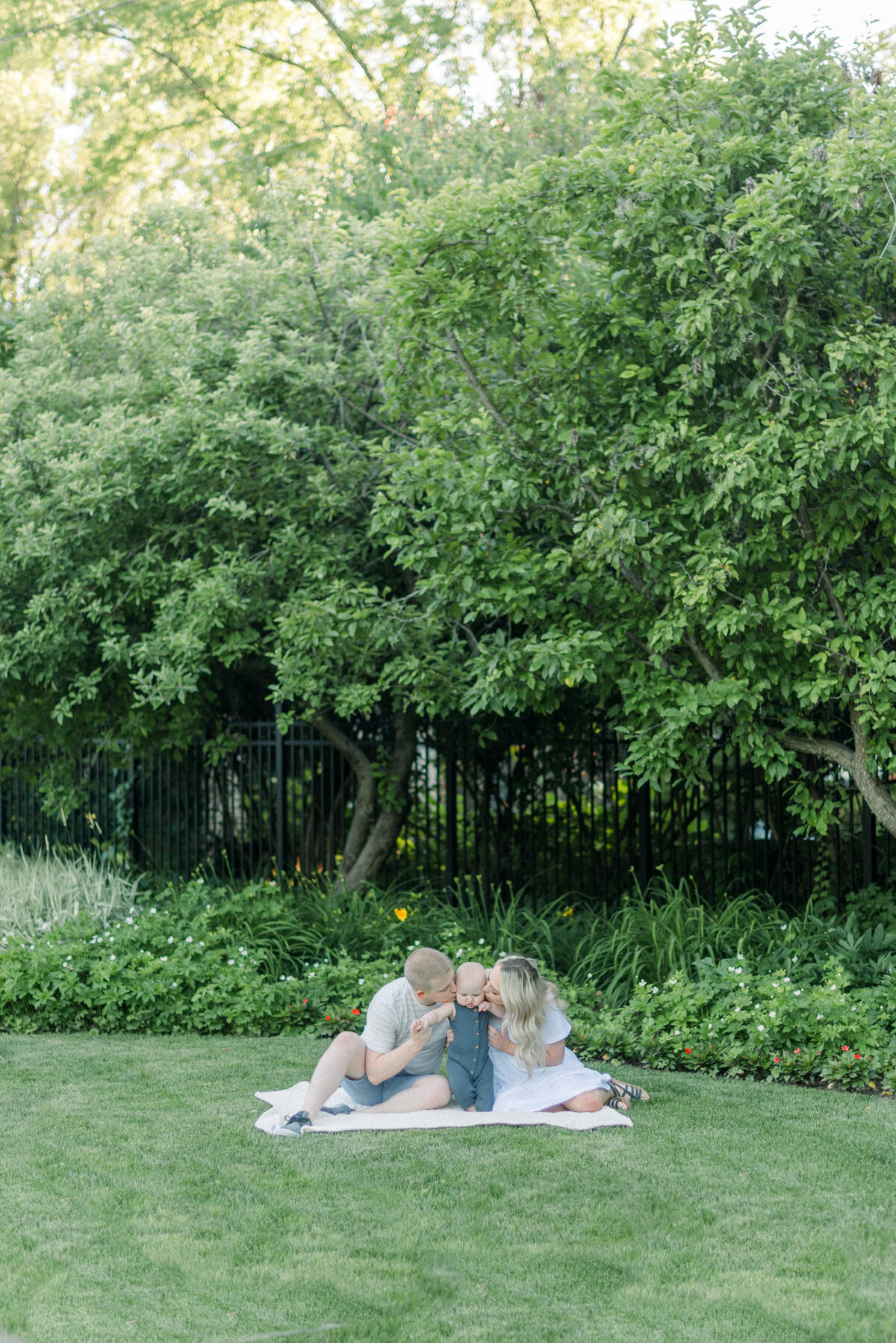cassie-nichole-ohio-family-photographer-family-session-six-month-milestone-12