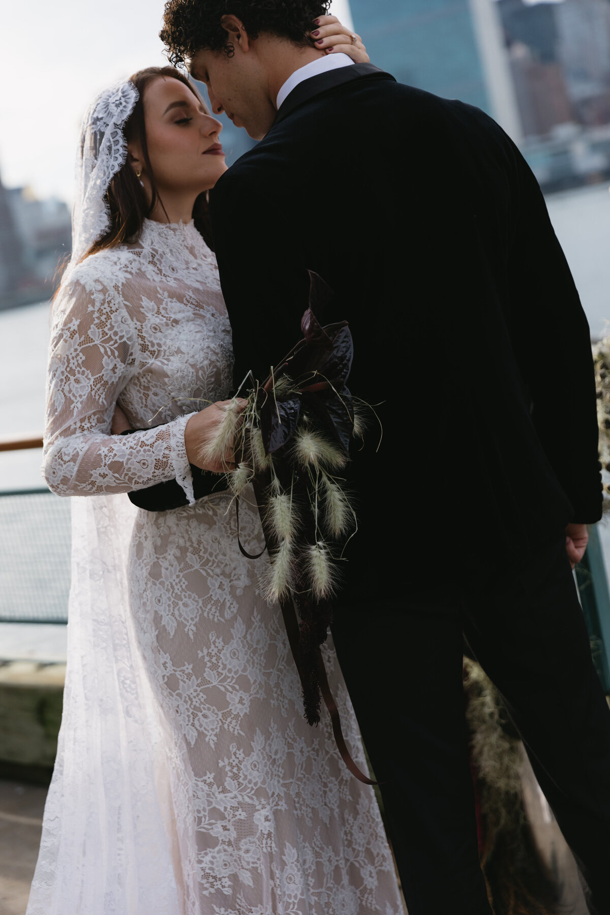 meredith-michel-editorial-wedding-bw-romantic-portrait-east-river