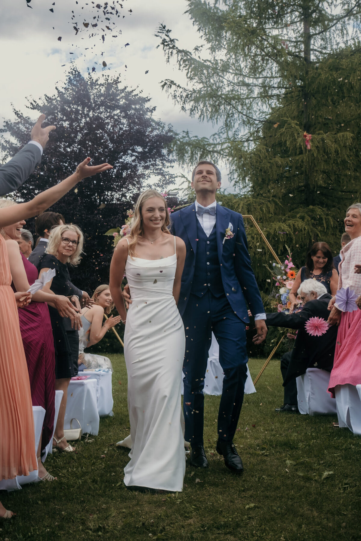 The guests celebrate the newly weds directly after the outdoor free wedding ceremony.