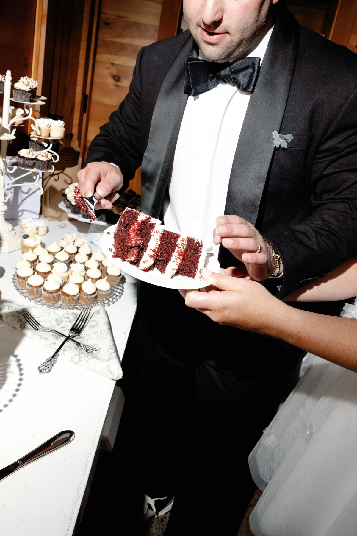 windridge-estate-cake-cutting