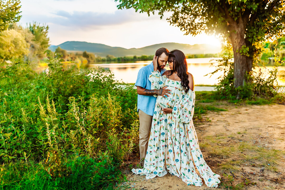 Affordable maternity session on the lake | Burleson, Texas Family and Newborn Photographer