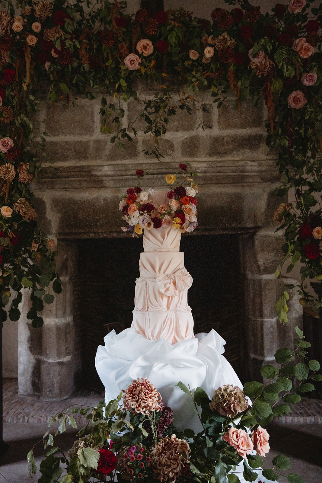 Wedding_Château _France_florist_trend _2025_maximalist_flowers_Capucineatelierfloral568
