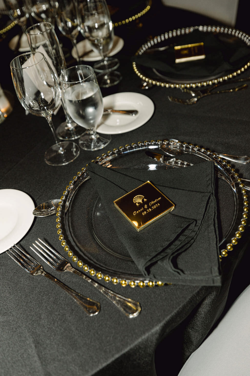Honeyrose Hotel Montreal Wedding | montreal editorial wedding photographer | luxury moment photography-0536
