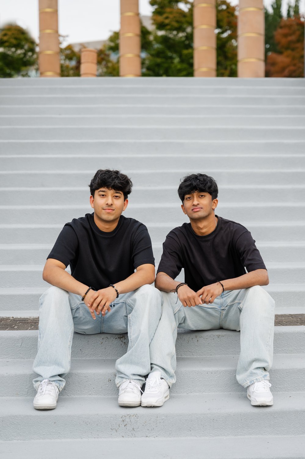 issaquah high school twin boys sit on steps