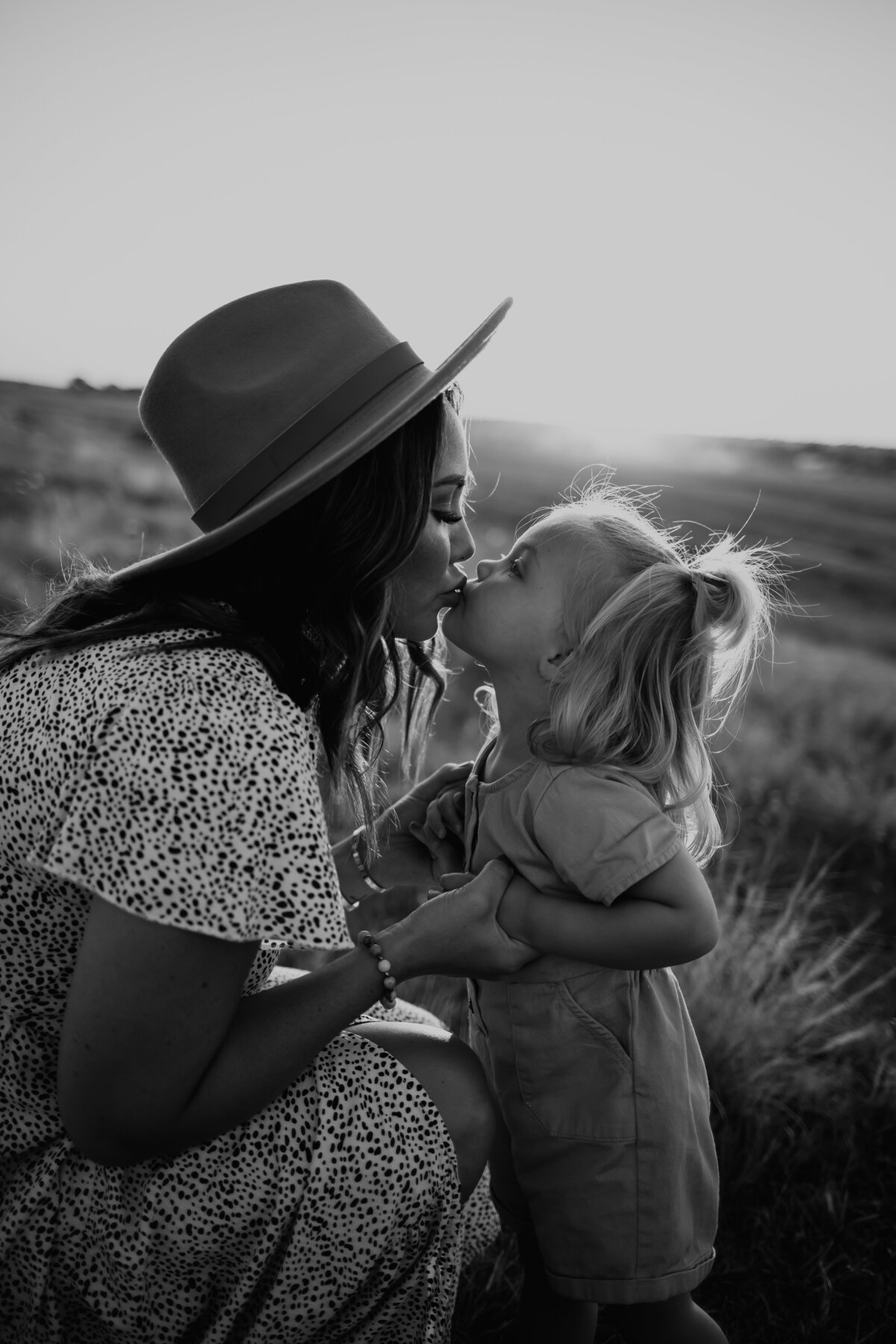 FAMILY SESSION AT SUNSET ROCK