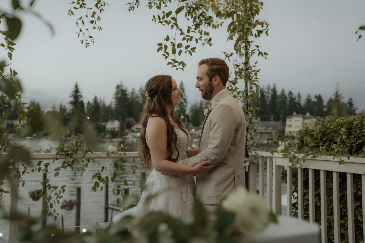 Stephanie-Chase-Wedding-at-the-Lake-Tapps-Bonney-Lake-Seattle-Amy-Law-Photography-162