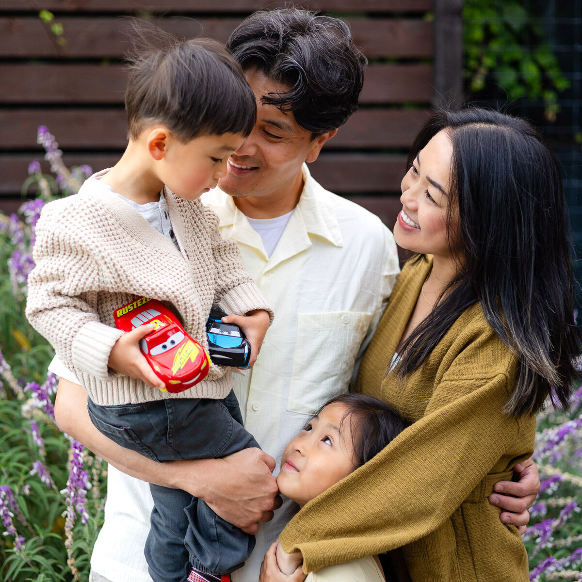 Bay Area Photographer Services family photography with siblings and parents, Ellobelle Photography