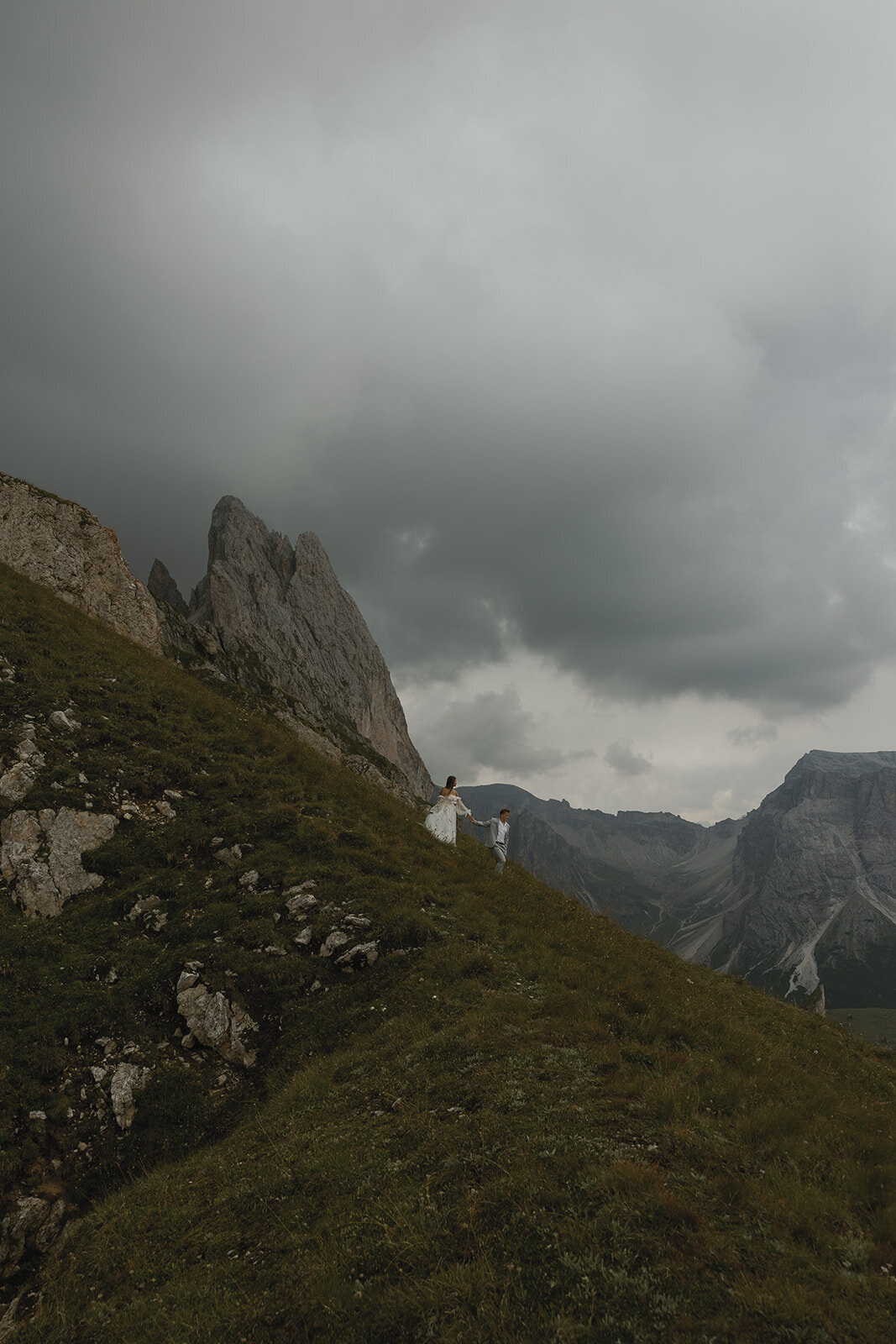 destination-wedding-elopement-photographer-italy-dolomites-seceda-documentary-tanya-davids-photo-film-147