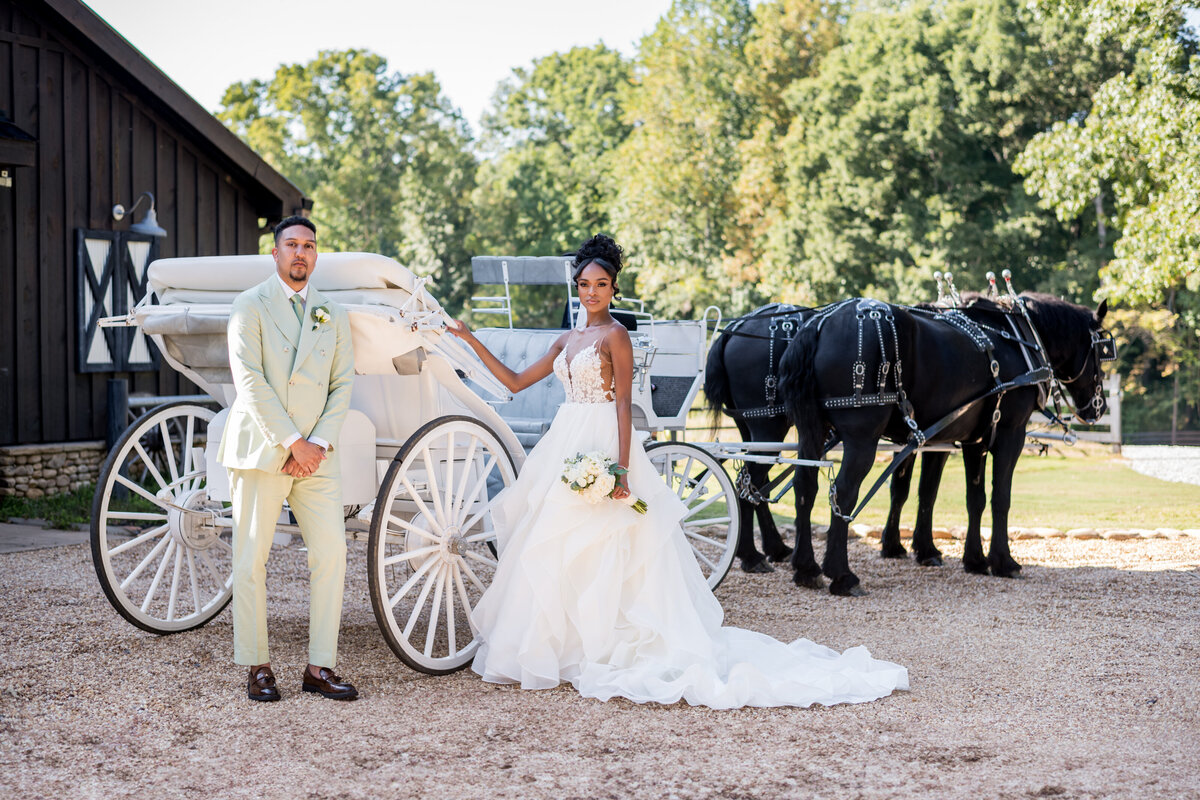 The-Revere-Venue-Receptioin-bride-and-groom-portraits-with-horses