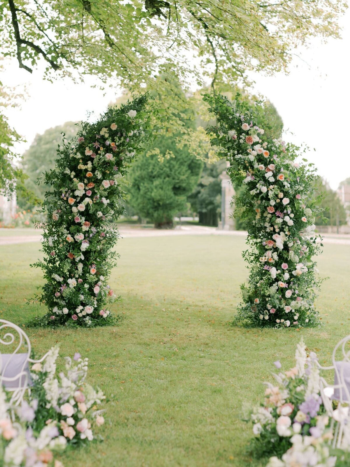 luxurious-floral-arch-outdoor-wedding-ceremony2