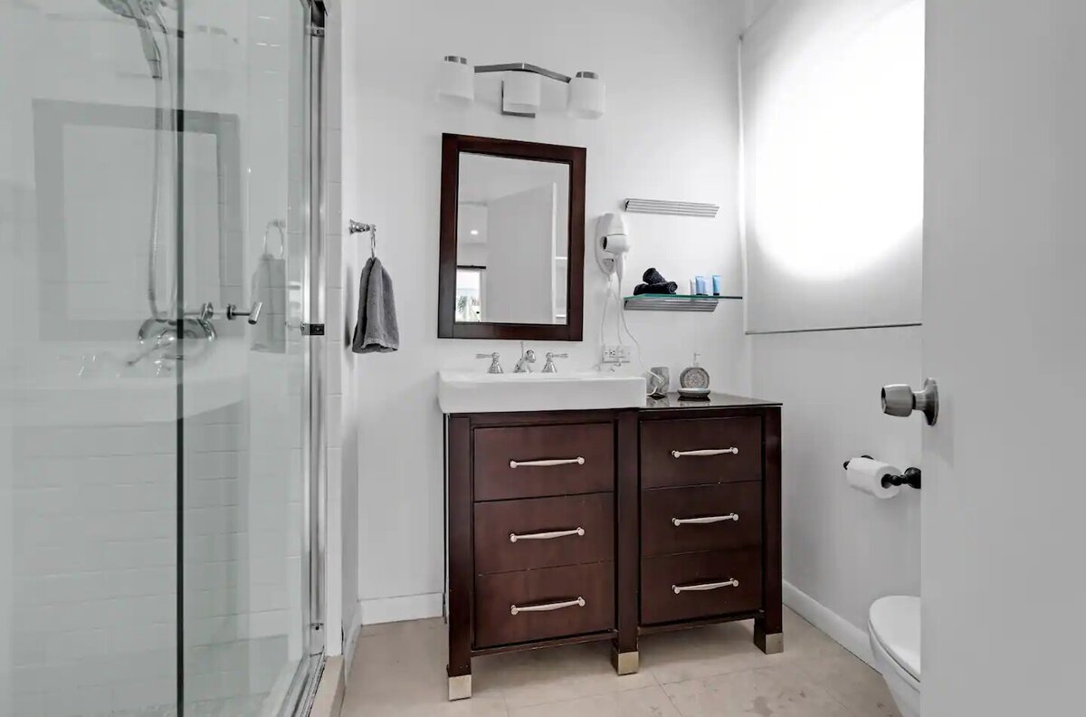 Bathroom 4 (1)