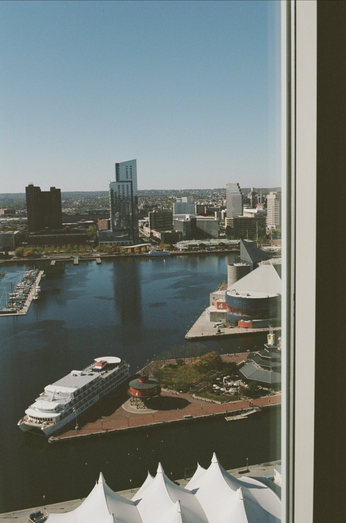 75393_MKA_TheCooksWedding_004_03