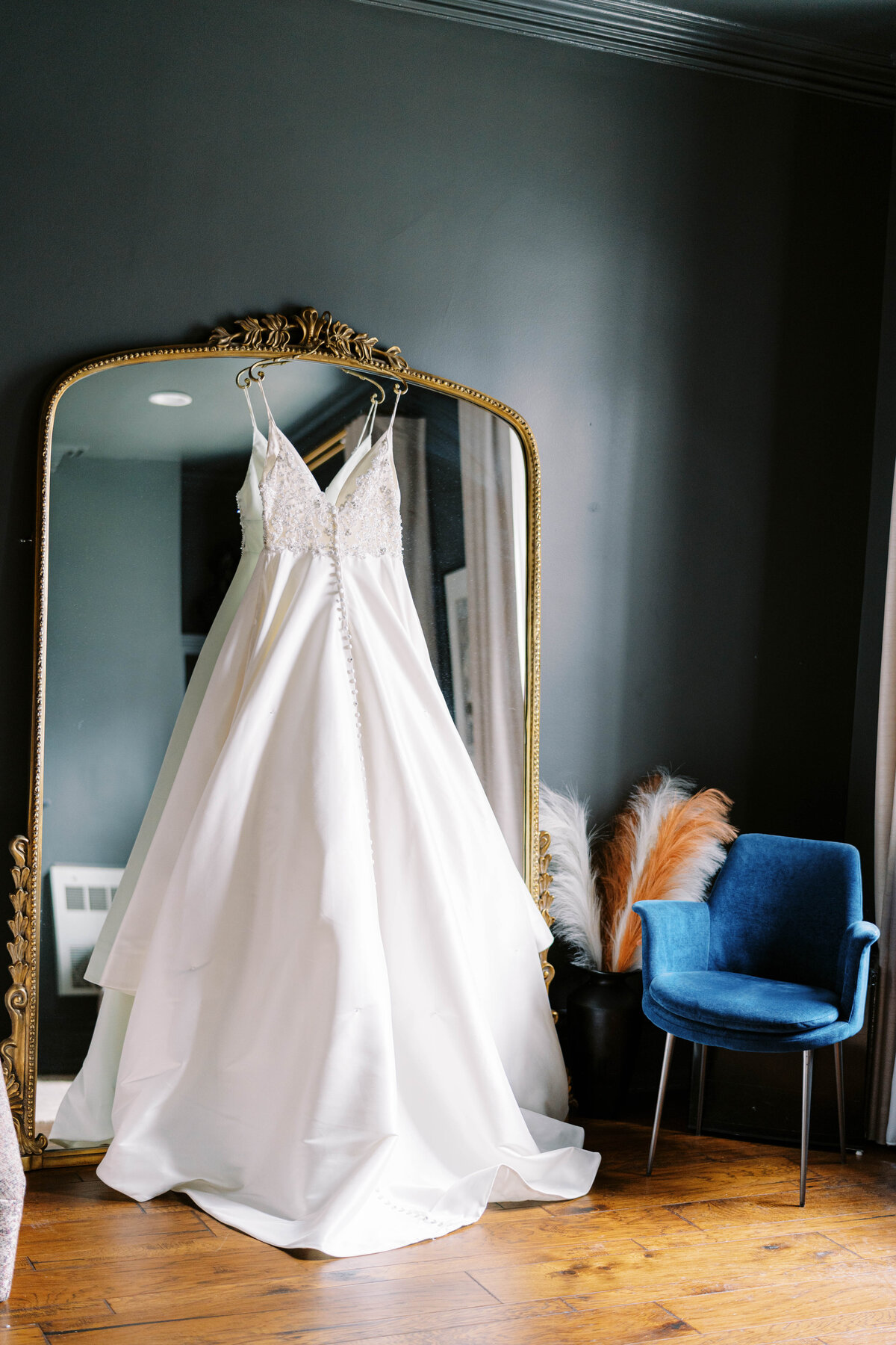 cairnwood-estate-spring-wedding-philadelphia-photographer-bridal-details_005