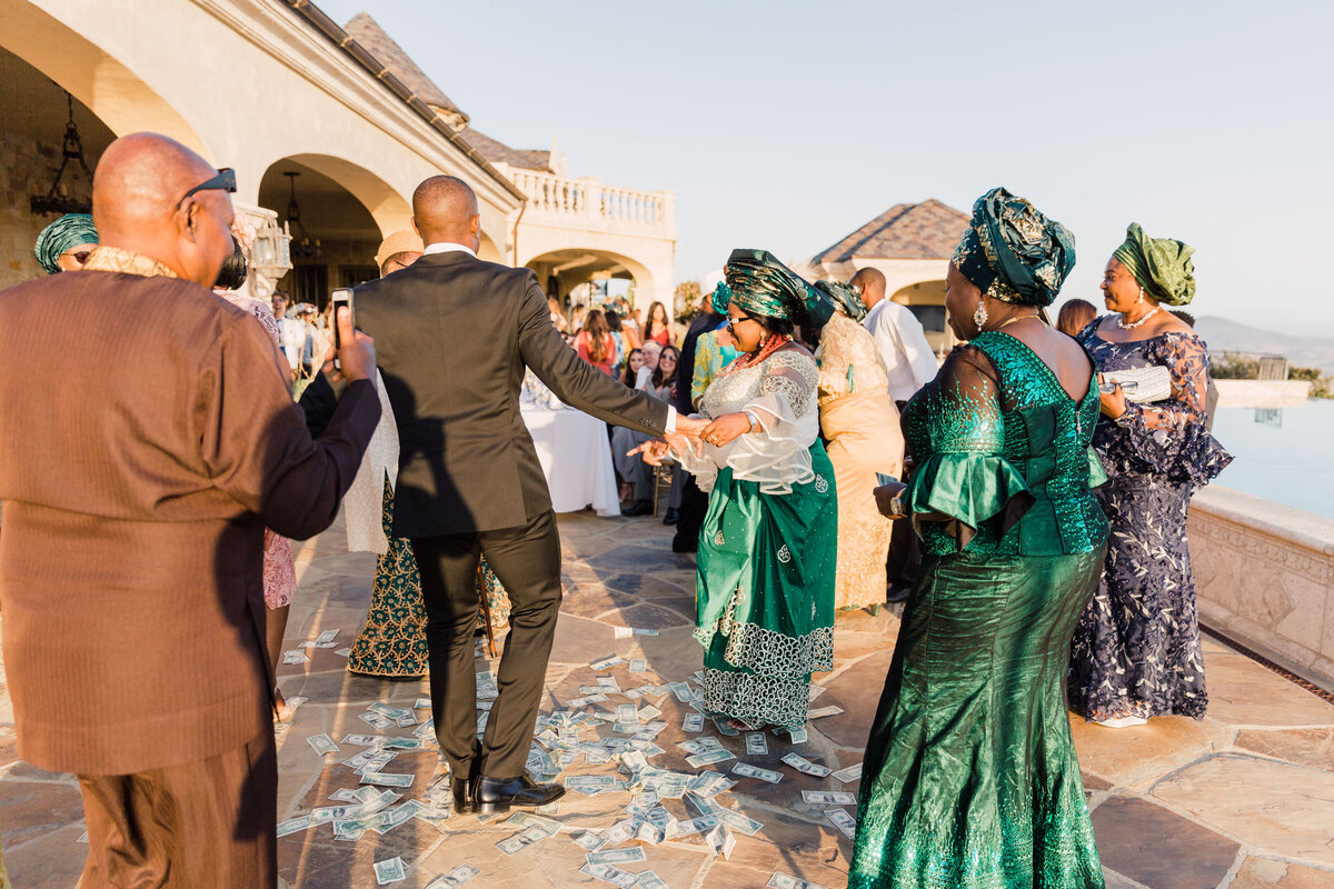 743_Ekpre_Olomu_Hidden_Castle_Estate_Wedding_Rancho_Santa_Fe_California_Devon_Donnahoo_Photography