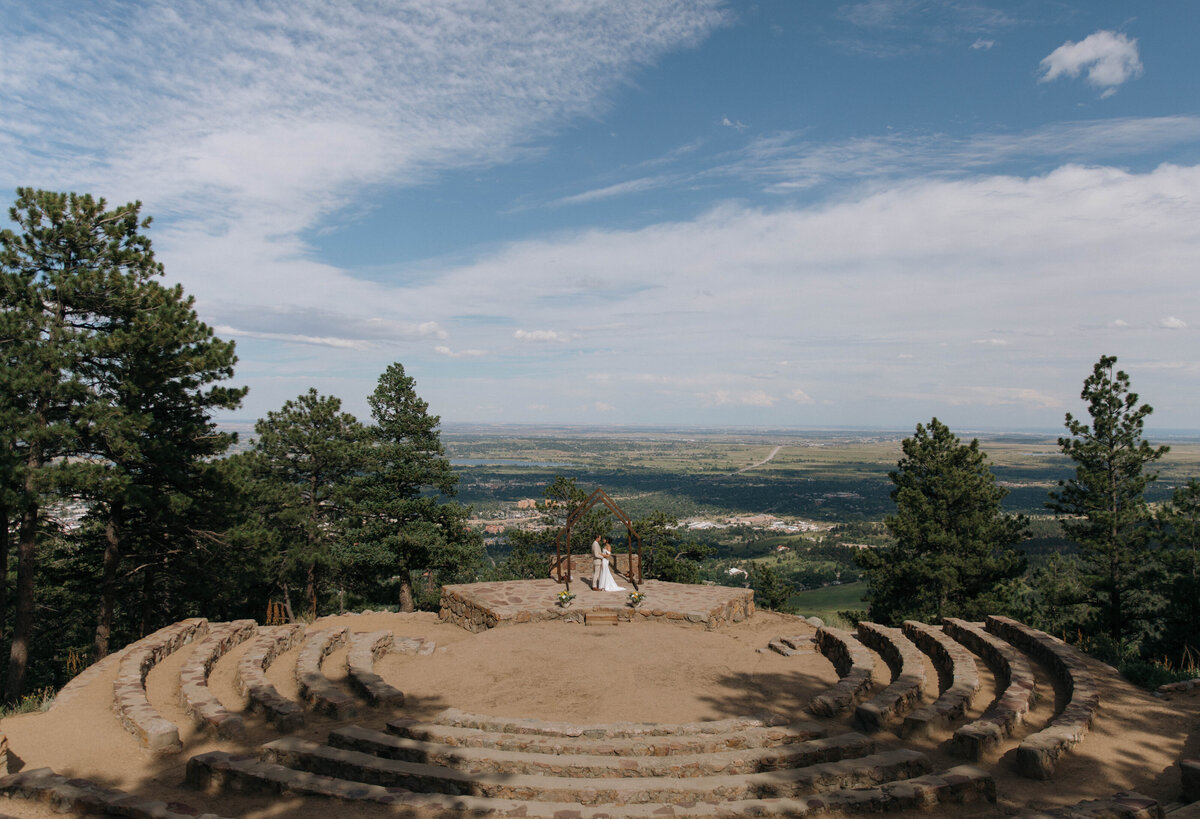 Gabby Rhodes is a wedding photographer based in Northern Colorado