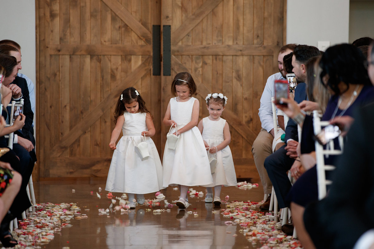 austin wedding photographer canyonwood ridge wedding photographer flower girls