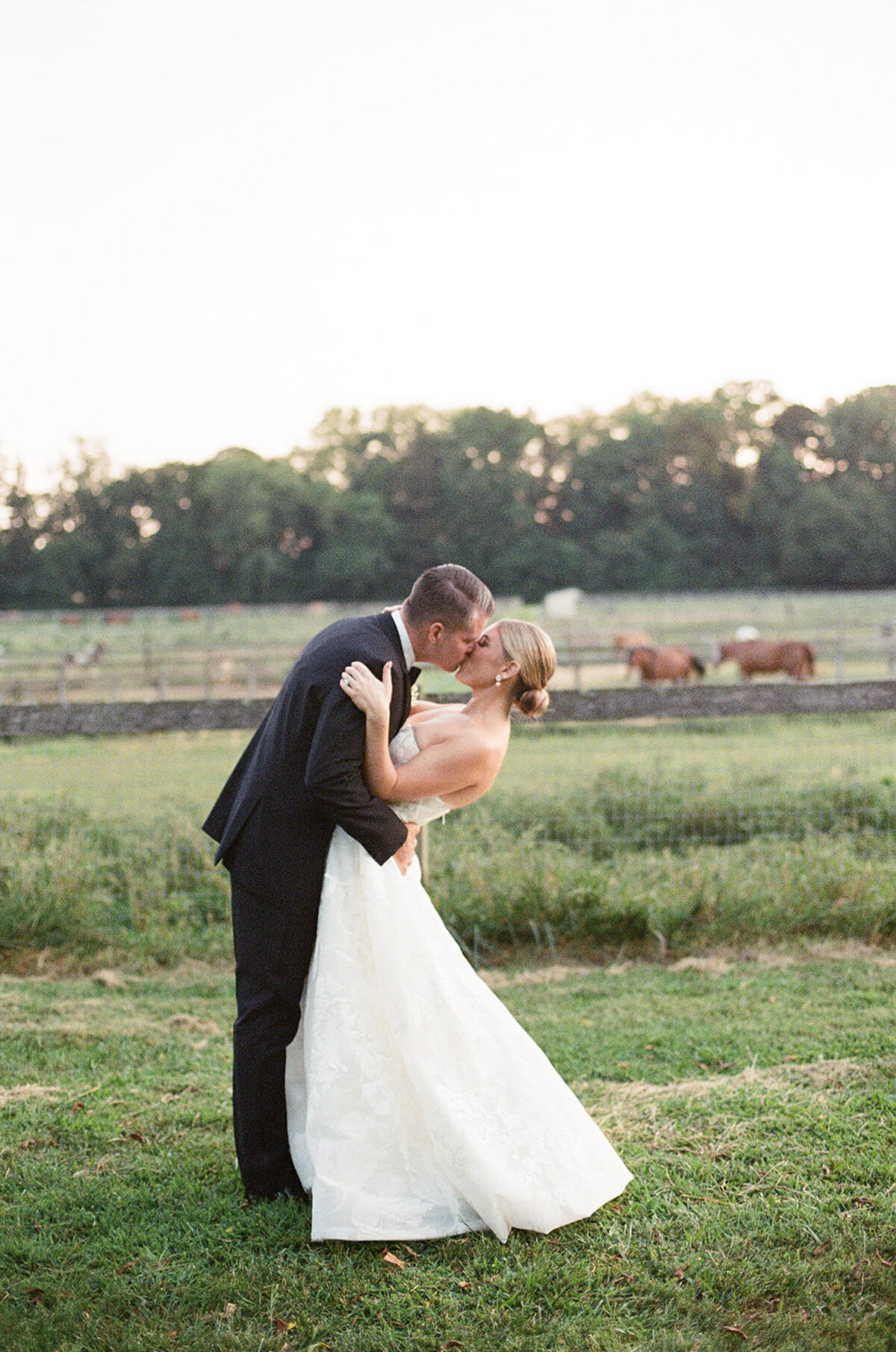 Grace-Brown-Photography-Bellevue-Hall-Tented-Wedding_075