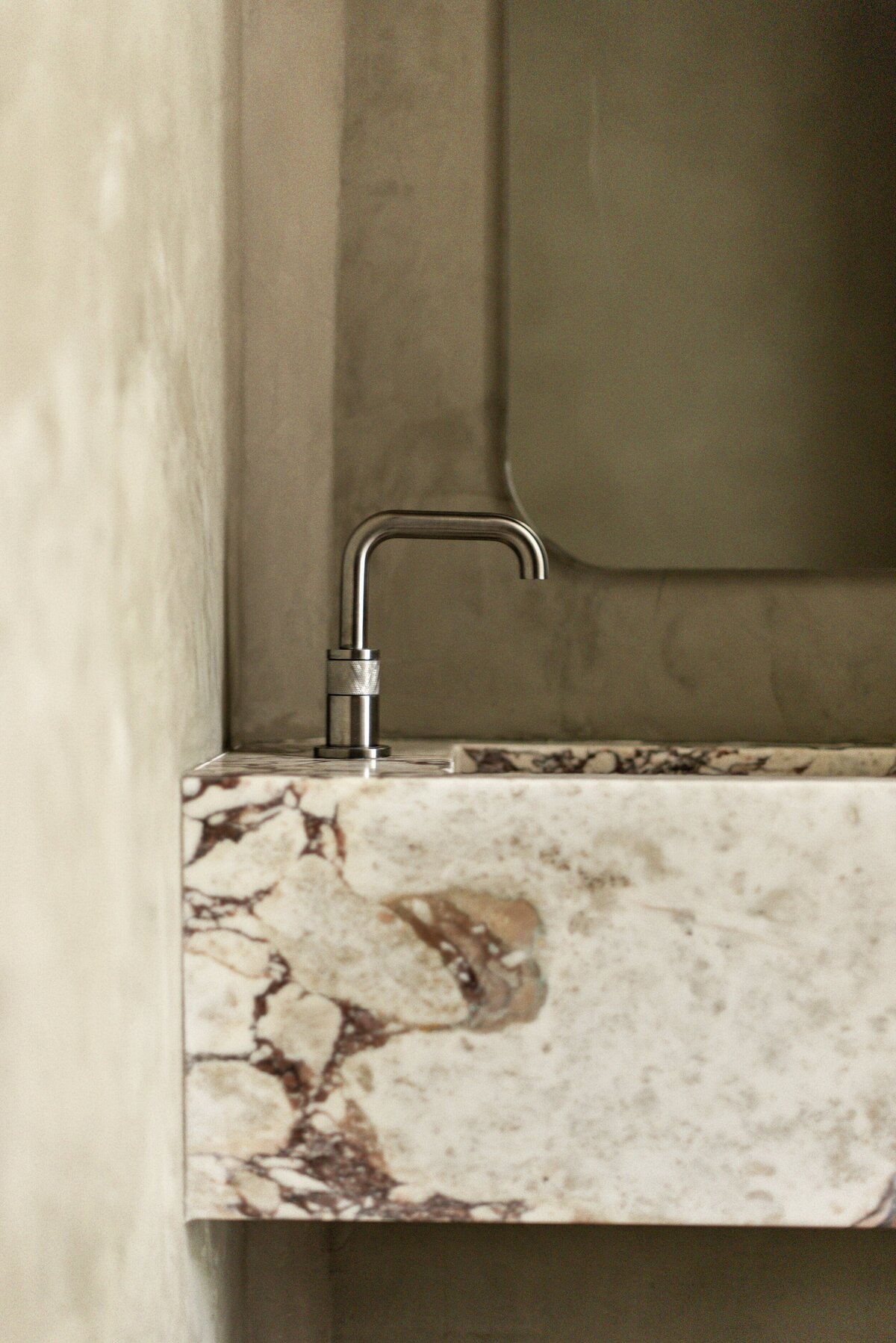 house-franc-toro-canyon-westlake-bathroom-powder-room-remodel-renovation-calacatta-viola-marble-custom-stone-vanity-belgian-terracotta-floor-tile-plaster-walls-brizo-faucet-historic-neighborhood-austin-texas