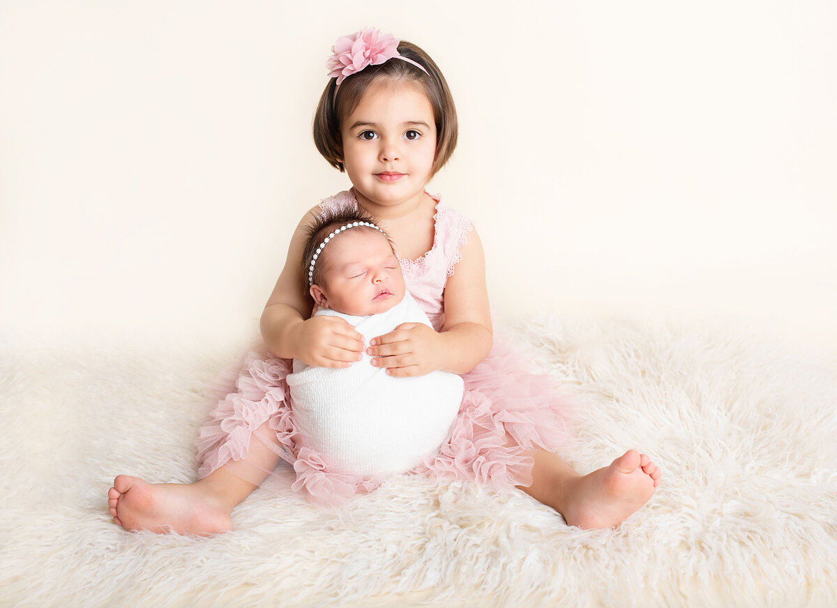 0-miami-newborn-photography-siblings-sister-baby-025