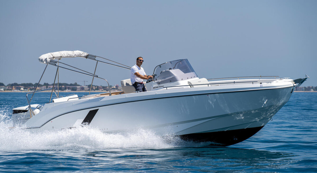beneteau-flyer-9spacedeck-exterior-2