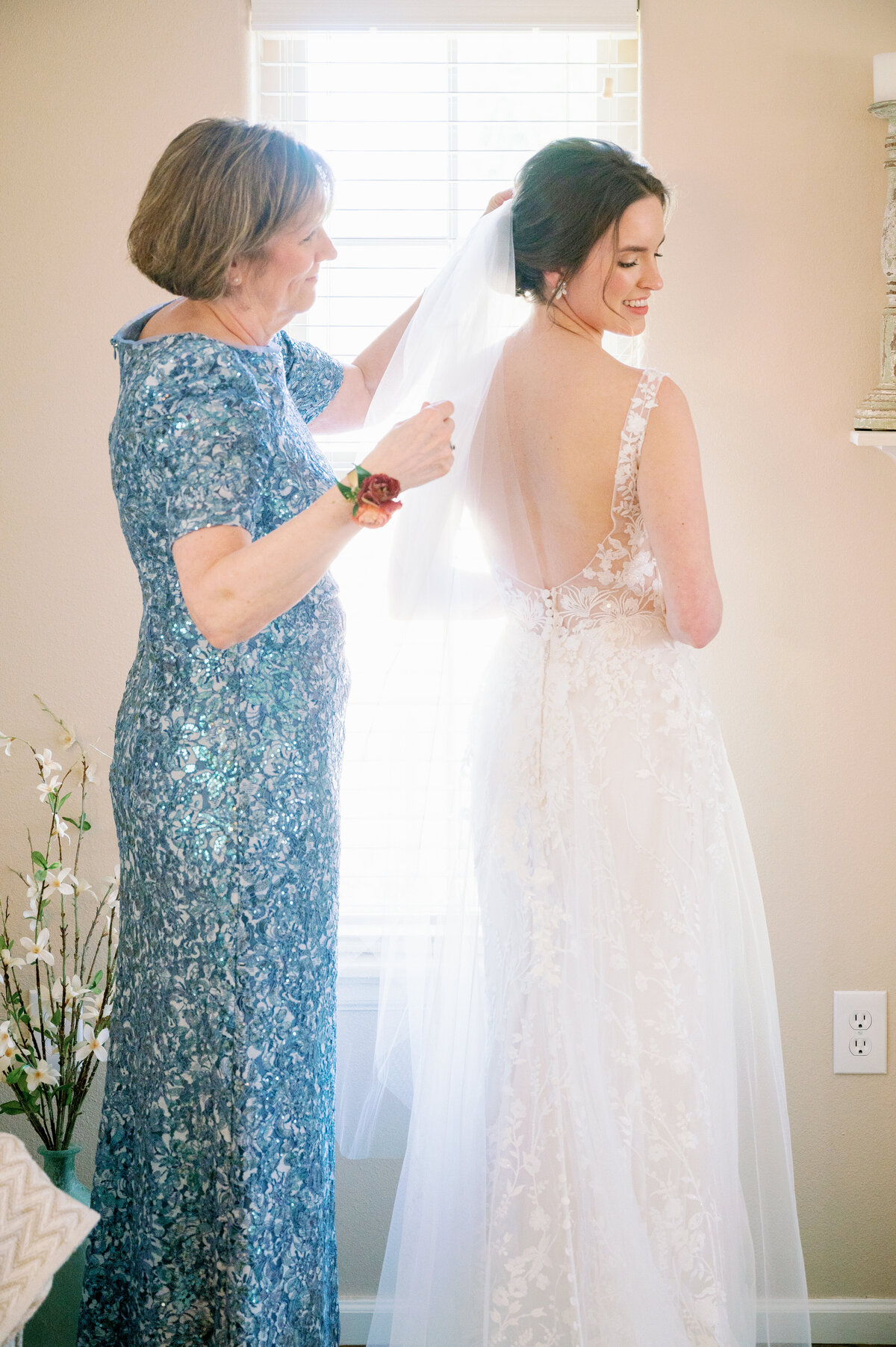 Catherine_and_Robbie_Bridesmaids_mom_and_bride