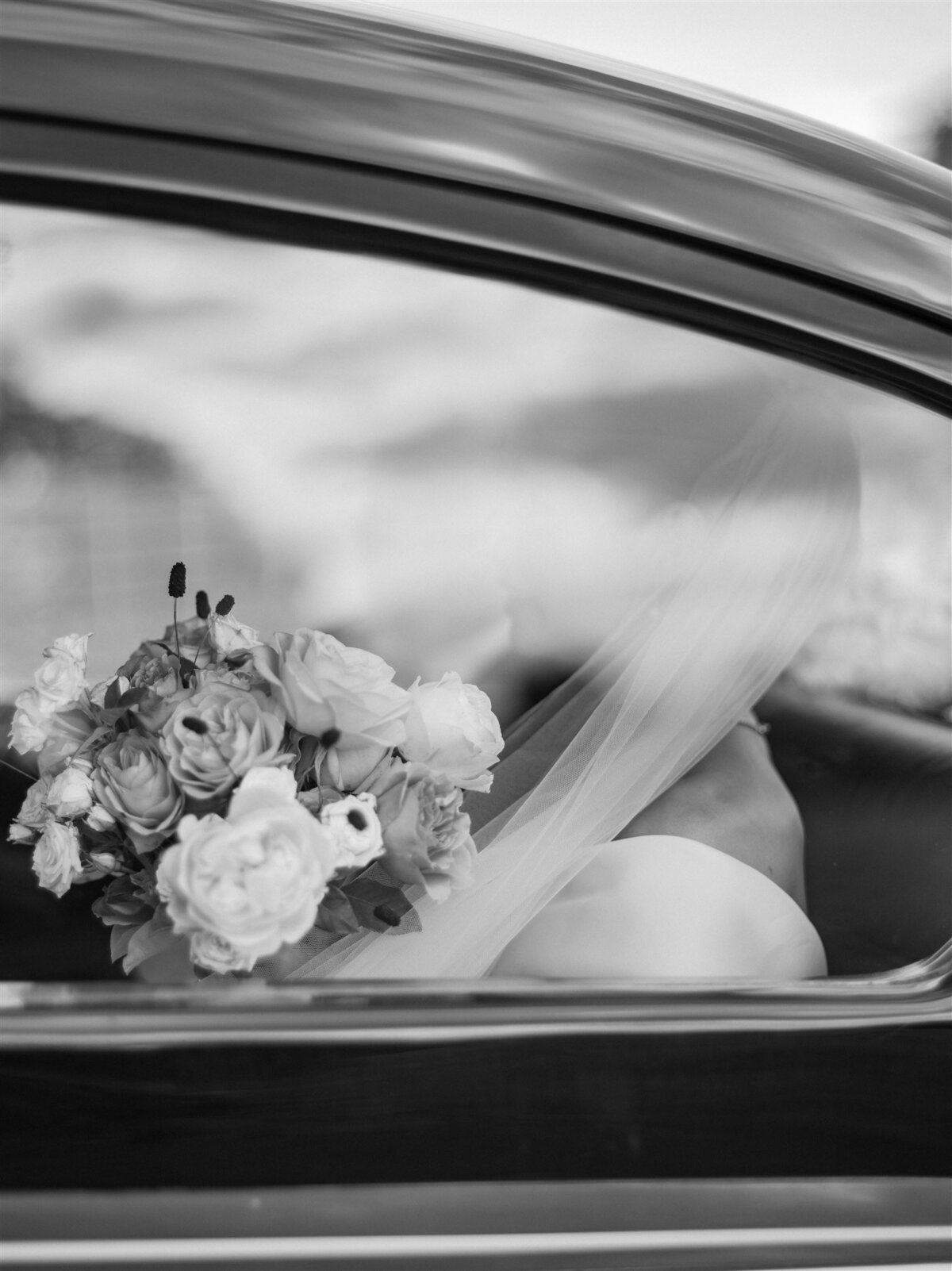 MadelineGeorge_Ceremony_0326_Wizz & Wild Wedding Florals