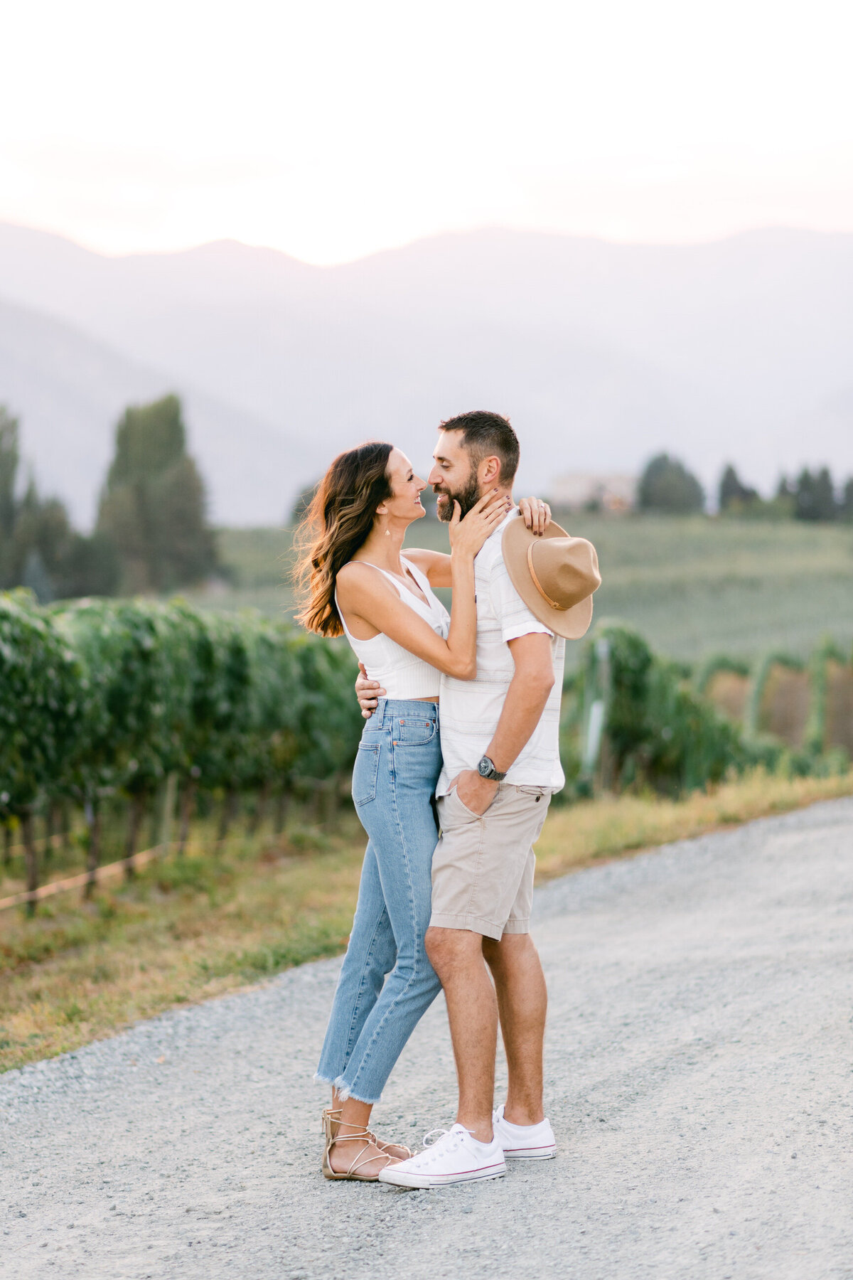 Couple kissing at Benson Vineyards