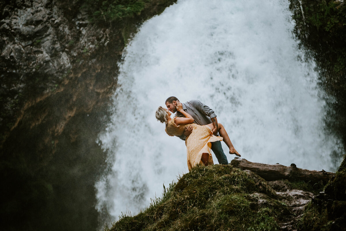 sahalie-falls-oregon-engagement-elopement-photographer-central-waterfall-bend-forest-old-growth-7533