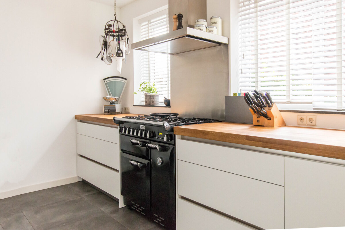 Keuken en interieur wit greeploos hout (4)
