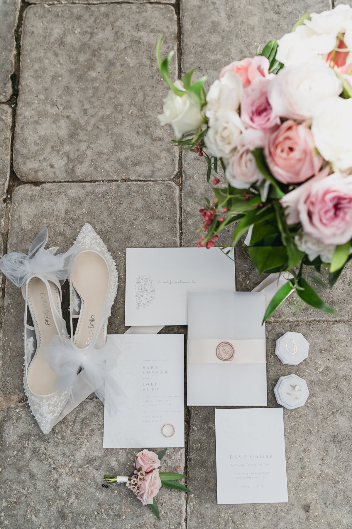 BLUSH AND BLACK SPRING PLANTERRA CONSERVATORY WEDDING IN WEST BLOOMFIELD, MICHIGAN PROVIDED BY KARI DAWSON, TOP-RATED DETROIT WEDING PHOTOGRAPHER, AND HER TEAM15