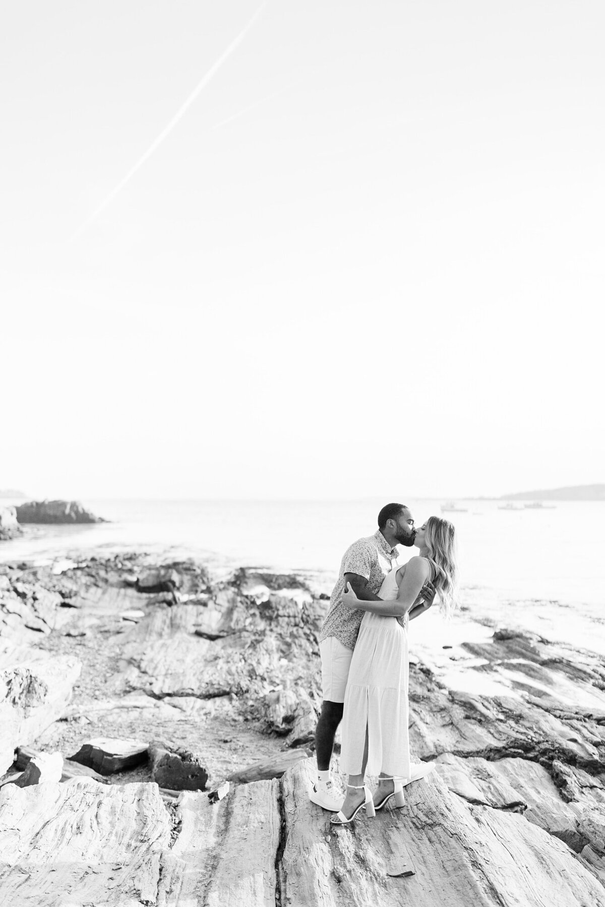 Kettle-Cove-Spring-Maine-Beach-Engagement-Photography_0009