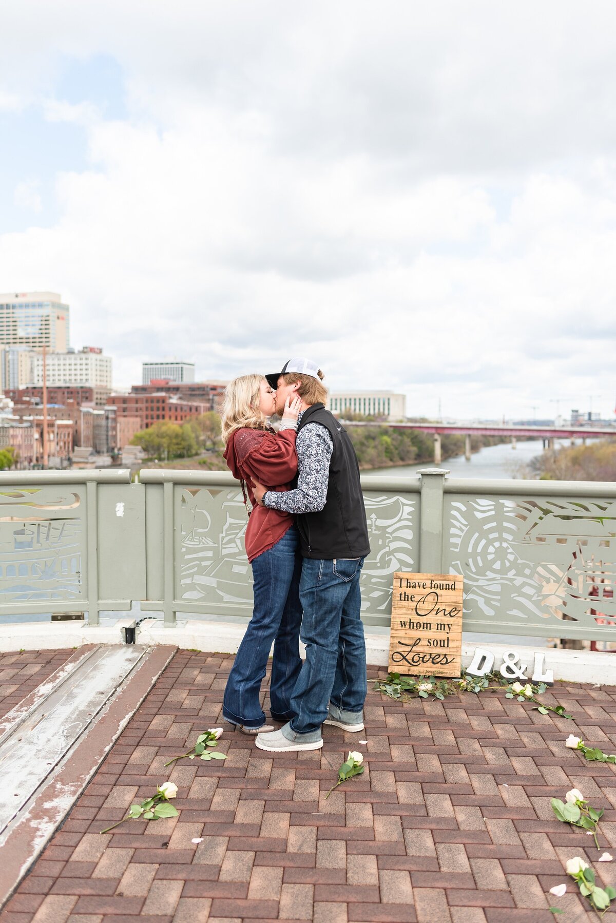 Surprise-proposal-photos-in-Downtown-Nashville-Pedestrian-Bridge+18