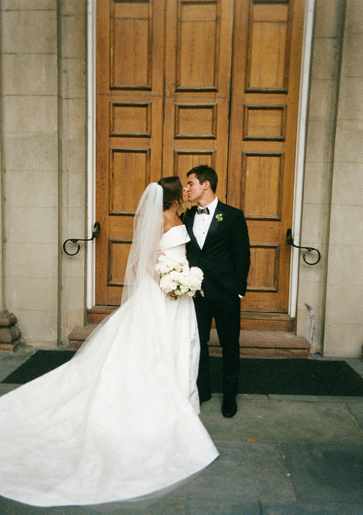 Classic Charleston Wedding on film by Sarah Bradshaw-004