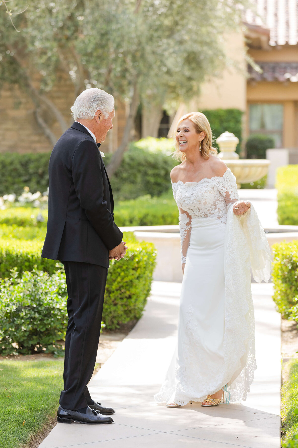 EricaMendenhallphotographyIndianWellsToscanaWedding_firstlook4